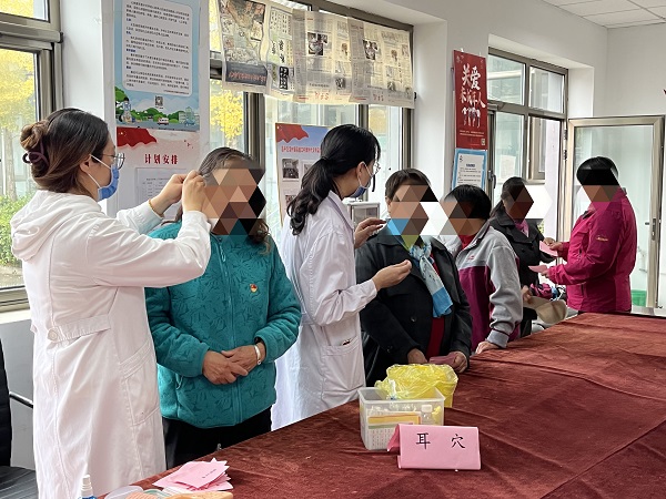 11-中醫(yī)適宜技術(shù)操作 耳穴.jpg